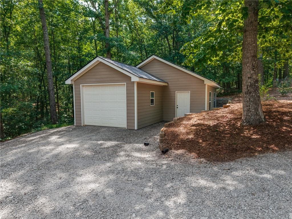 3 bedroom, 3 bathroom, 3,905 sq ft single family residence under contract at 575 Bessie Lane, Jasper, GA 30143 — photo 2