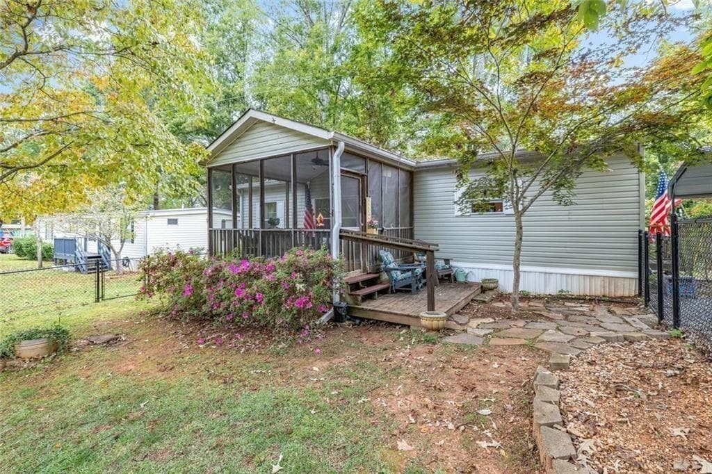 3 bedroom, 2 bathroom, 1,120 sq ft single family residence for sale at 5535 Mount Shores Circle, Gainesville, GA 30506 — photo 1 of 45