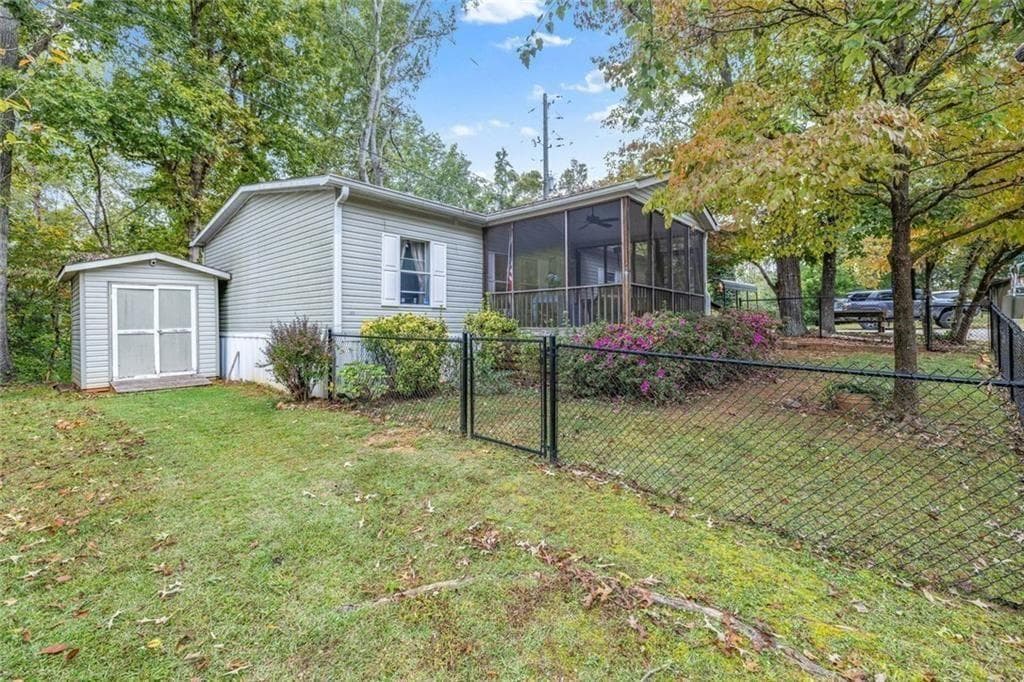 3 bedroom, 2 bathroom, 1,120 sq ft single family residence for sale at 5535 Mount Shores Circle, Gainesville, GA 30506 — photo 3