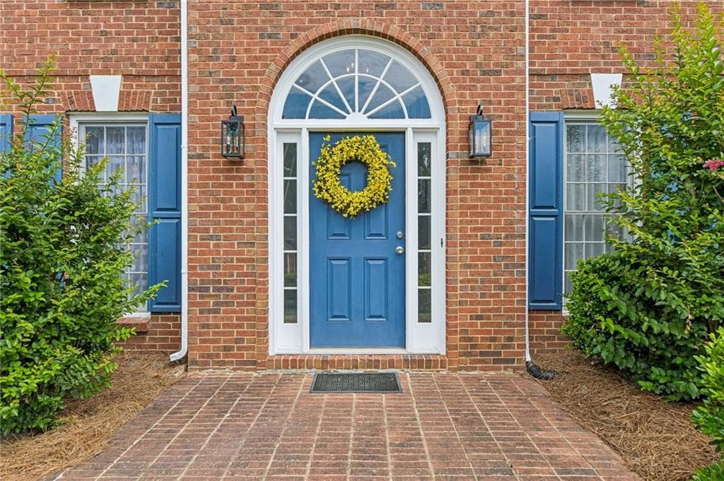 5 bedroom, 3 bathroom, 3,070 sq ft single family residence for sale at 6844 Wynbrooke Cove, Stone Mountain, GA 30087 — photo 2
