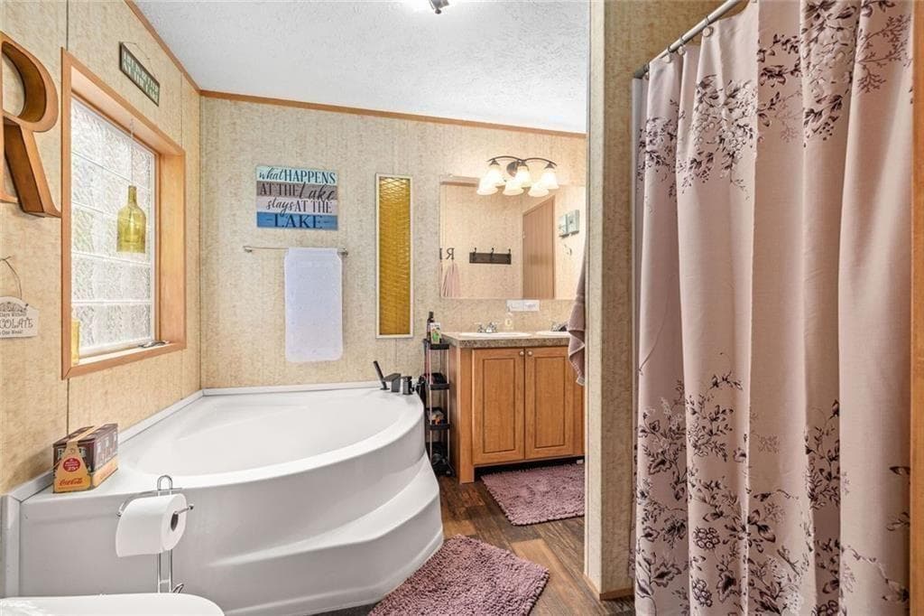 3 bedroom, 2 bathroom, 1,120 sq ft single family residence for sale at 5535 Mount Shores Circle, Gainesville, GA 30506 — photo 7