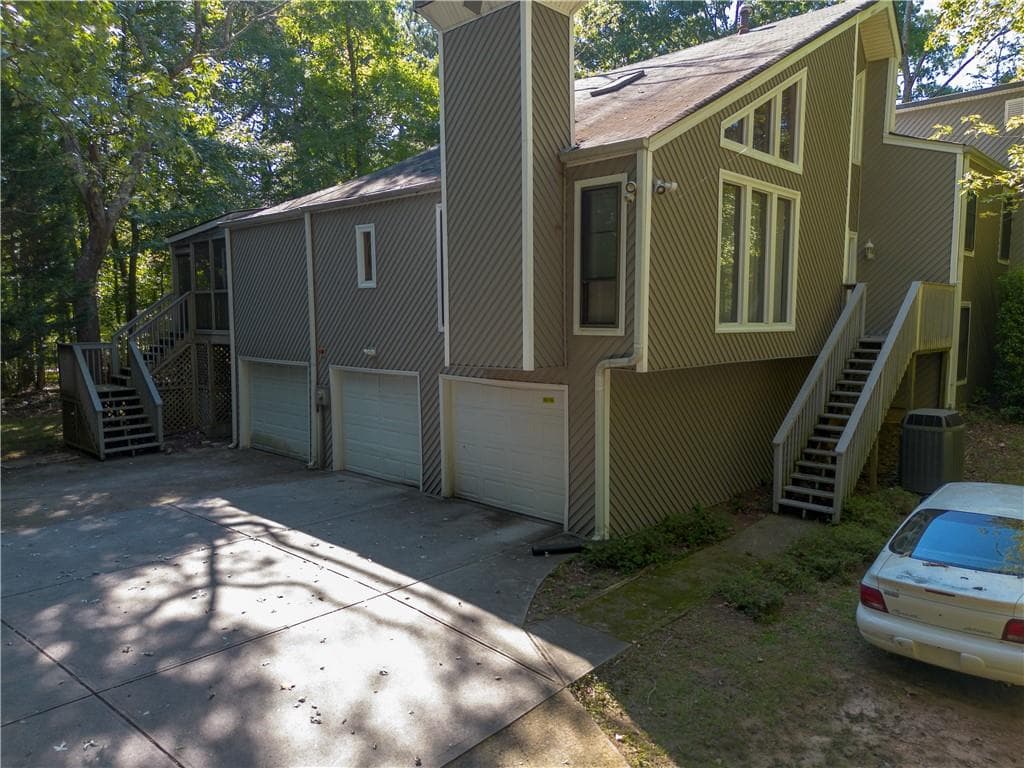 4 bedroom, 3 bathroom, 2,500 sq ft single family residence for sale at 1100 Pine Grove Pointe Drive, Roswell, GA 30075 — photo 2