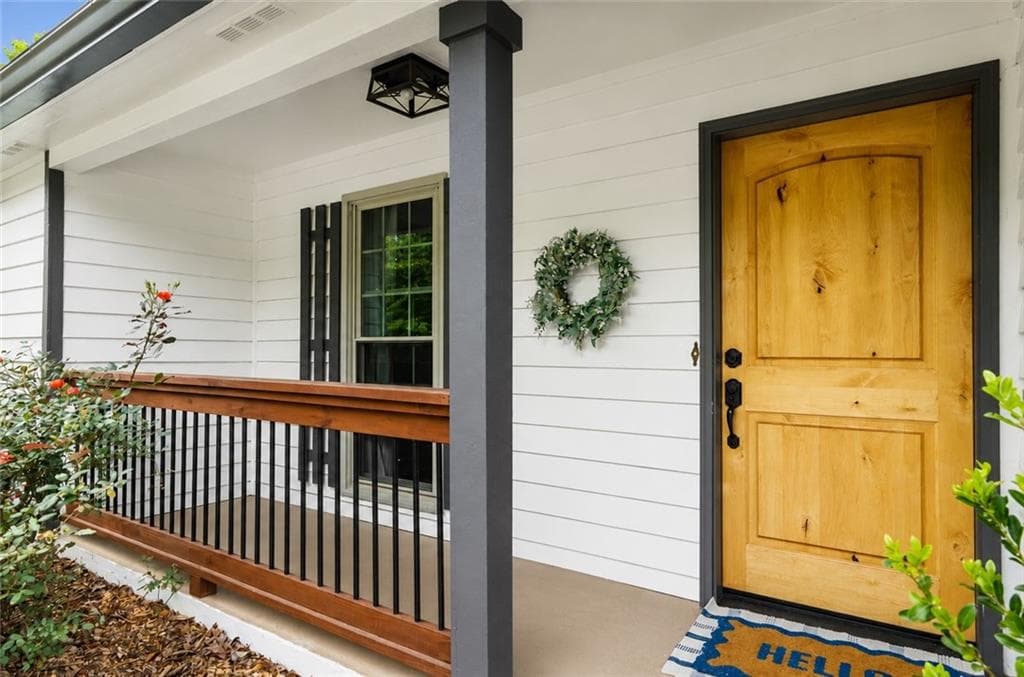 3 bedroom, 2 bathroom, 1,570 sq ft single family residence for sale at 330 Monivea Lane, Roswell, GA 30075 — photo 3