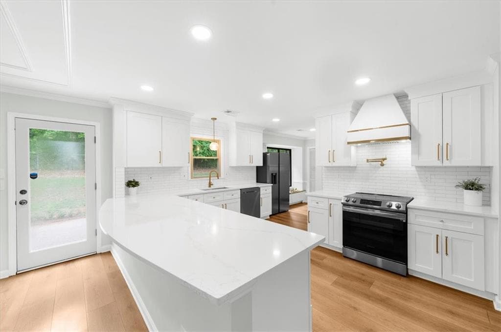 3 bedroom, 2 bathroom, 1,570 sq ft single family residence for sale at 330 Monivea Lane, Roswell, GA 30075 — photo 7