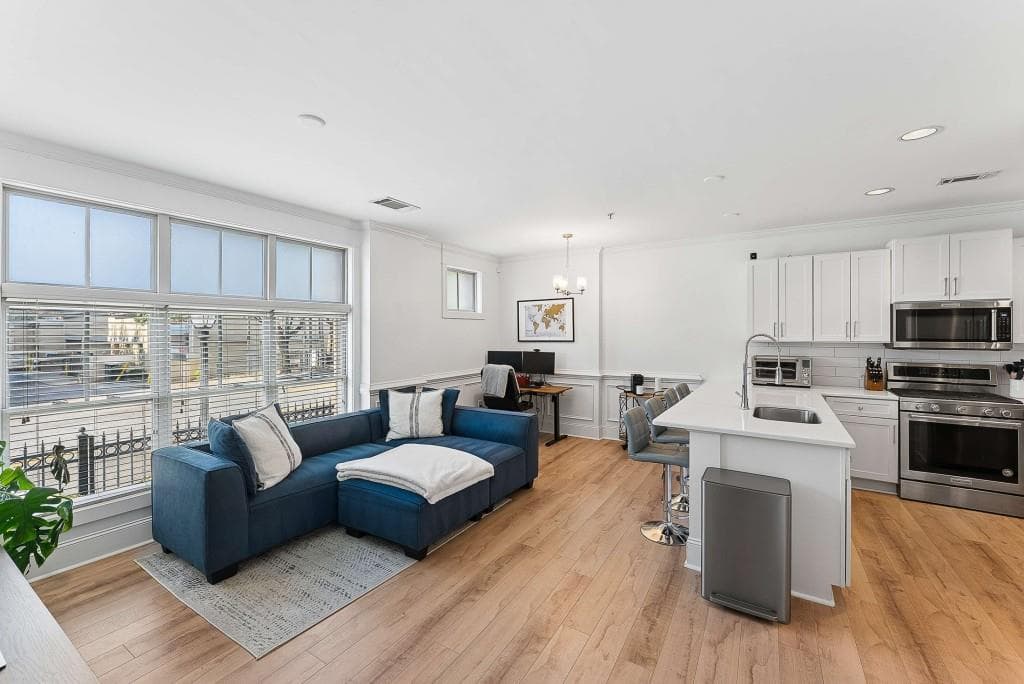 1 bedroom, 1 bathroom, 716 sq ft condominium for sale at 625 Piedmont Avenue 107, Atlanta, GA 30308 — photo 2