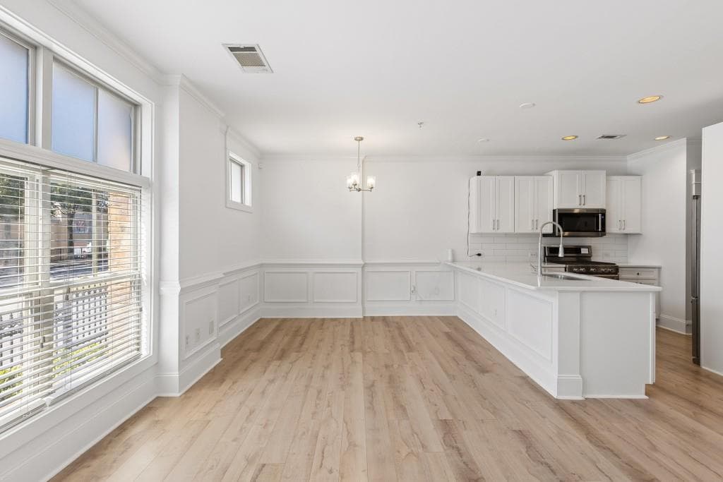 1 bedroom, 1 bathroom, 716 sq ft condominium for sale at 625 Piedmont Avenue 107, Atlanta, GA 30308 — photo 4