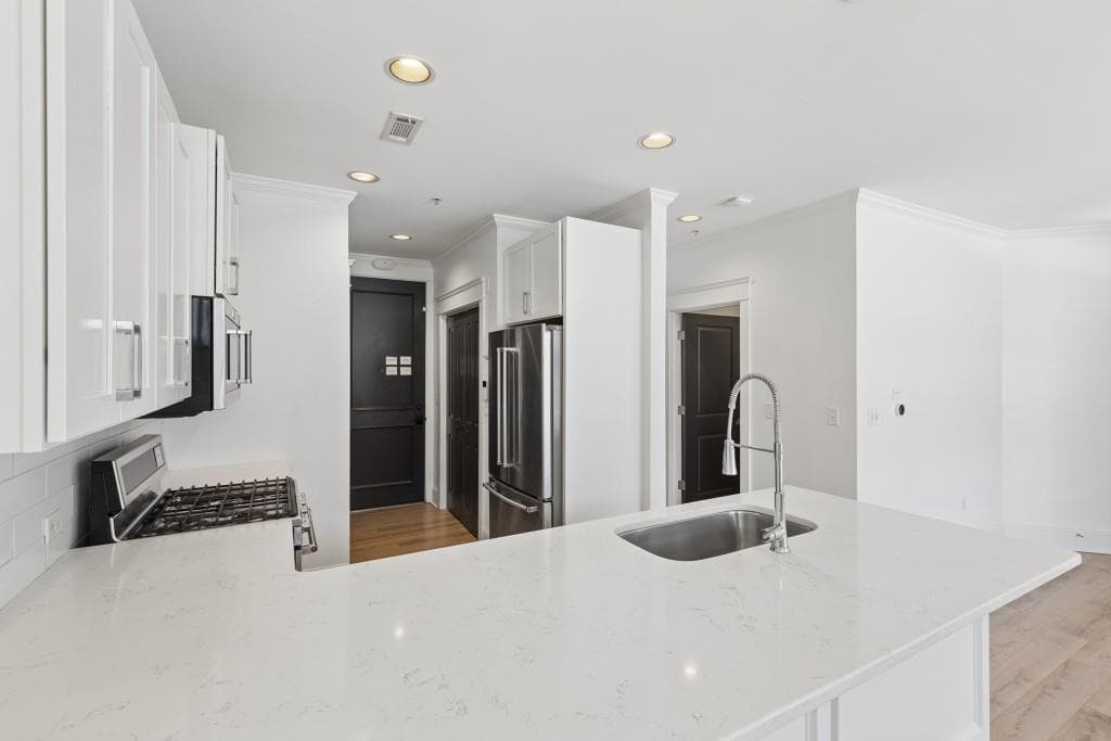 1 bedroom, 1 bathroom, 716 sq ft condominium for sale at 625 Piedmont Avenue 107, Atlanta, GA 30308 — photo 7