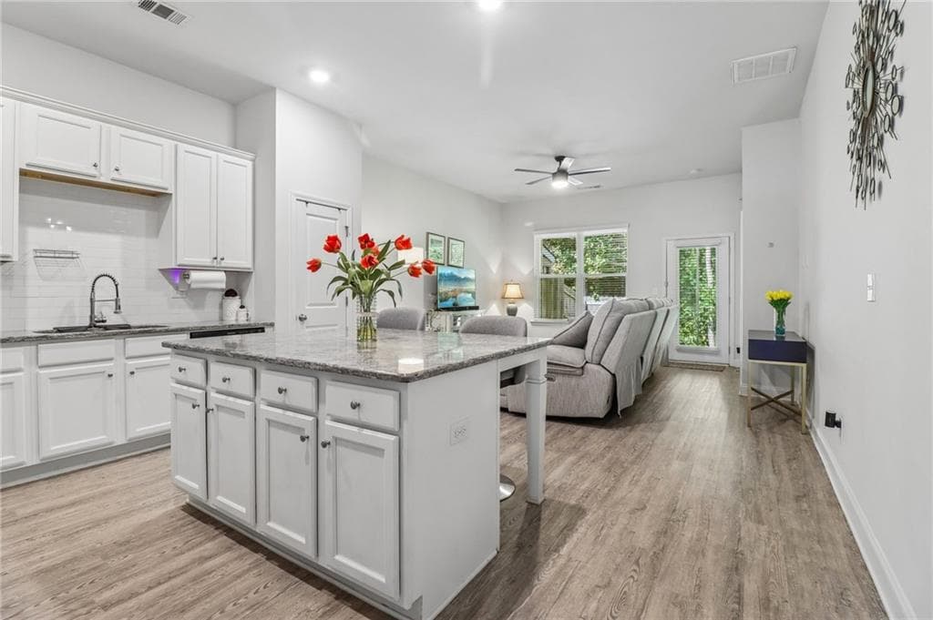 3 bedroom, 2 bathroom, 1,301 sq ft townhouse for sale at 530 Vandenburg Drive, Villa Rica, GA 30180 — photo 2