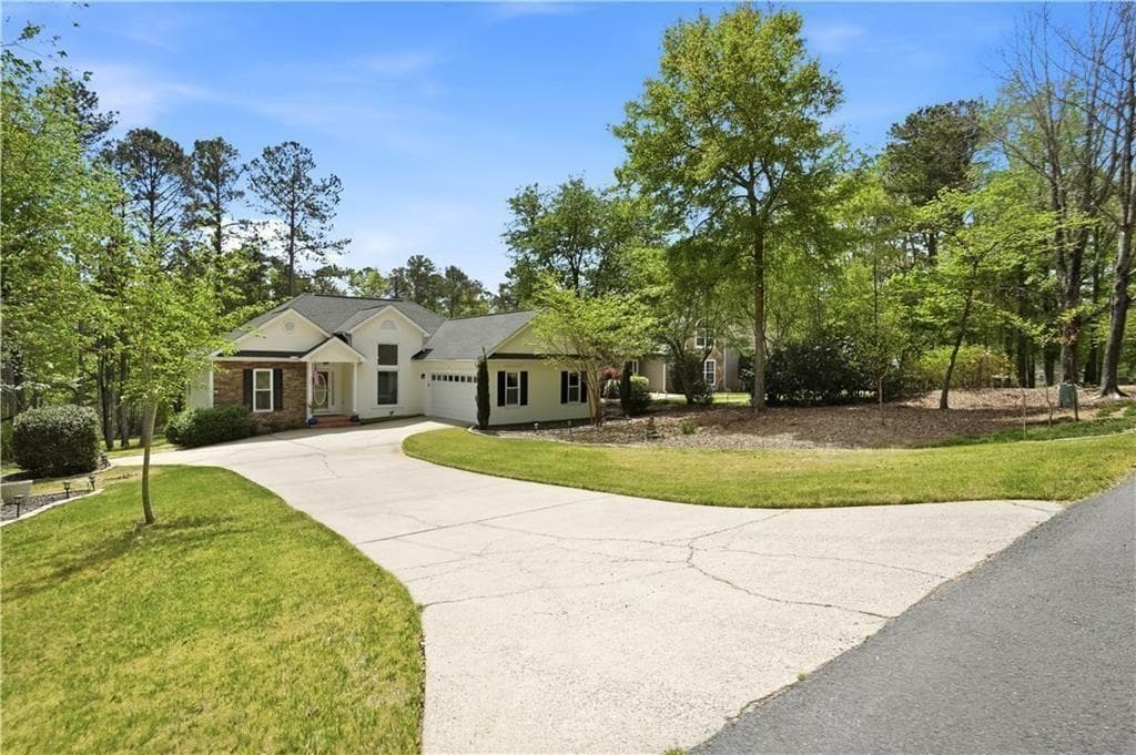 3 bedroom, 2 bathroom, 1,674 sq ft single family residence under contract at 4209 Green Court, Villa Rica, GA 30180 — photo 2