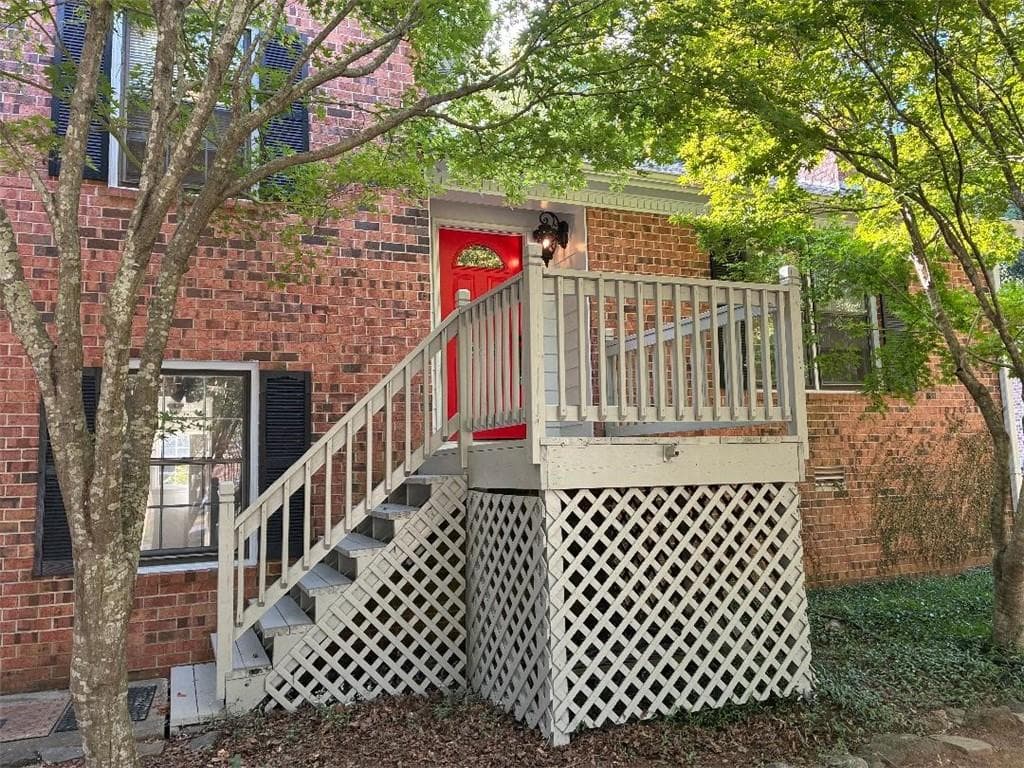 3 bedroom, 3 bathroom, 1,758 sq ft single family residence under contract at 143 Stonybrook Court, Athens, GA 30605 — photo 2