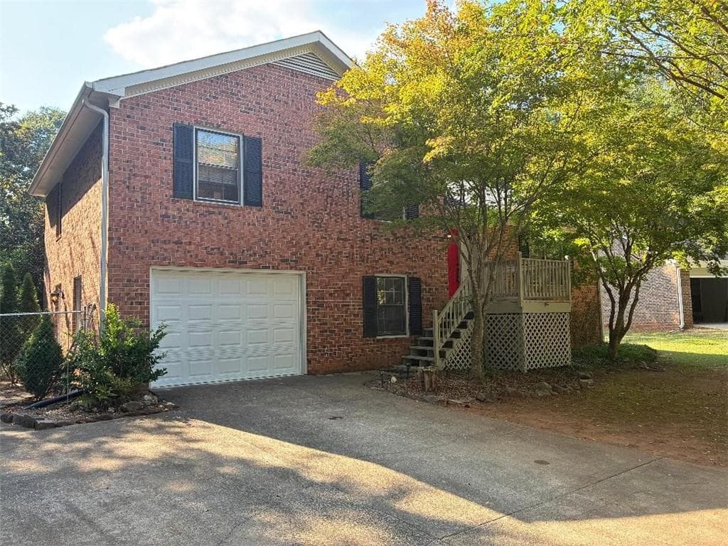 3 bedroom, 3 bathroom, 1,758 sq ft single family residence under contract at 143 Stonybrook Court, Athens, GA 30605