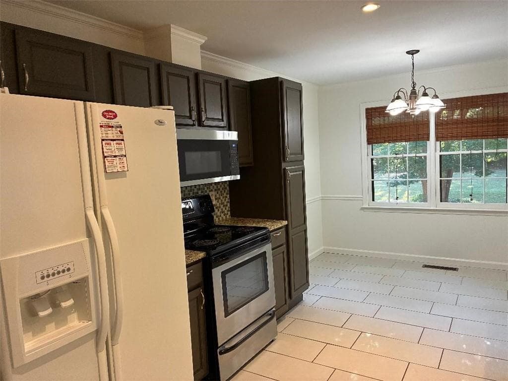 3 bedroom, 3 bathroom, 1,758 sq ft single family residence under contract at 143 Stonybrook Court, Athens, GA 30605 — photo 7