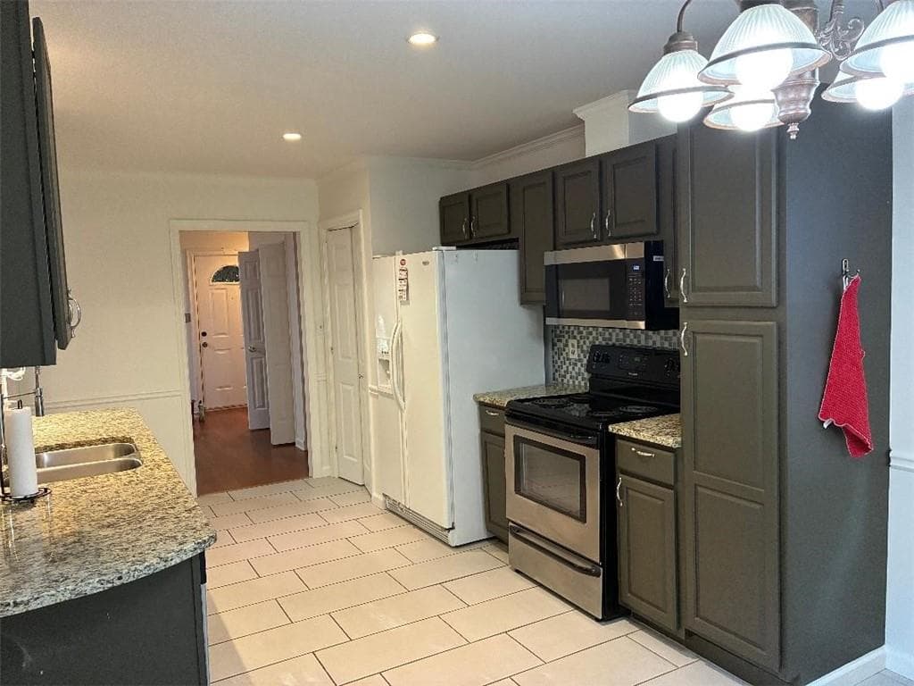 3 bedroom, 3 bathroom, 1,758 sq ft single family residence under contract at 143 Stonybrook Court, Athens, GA 30605 — photo 8