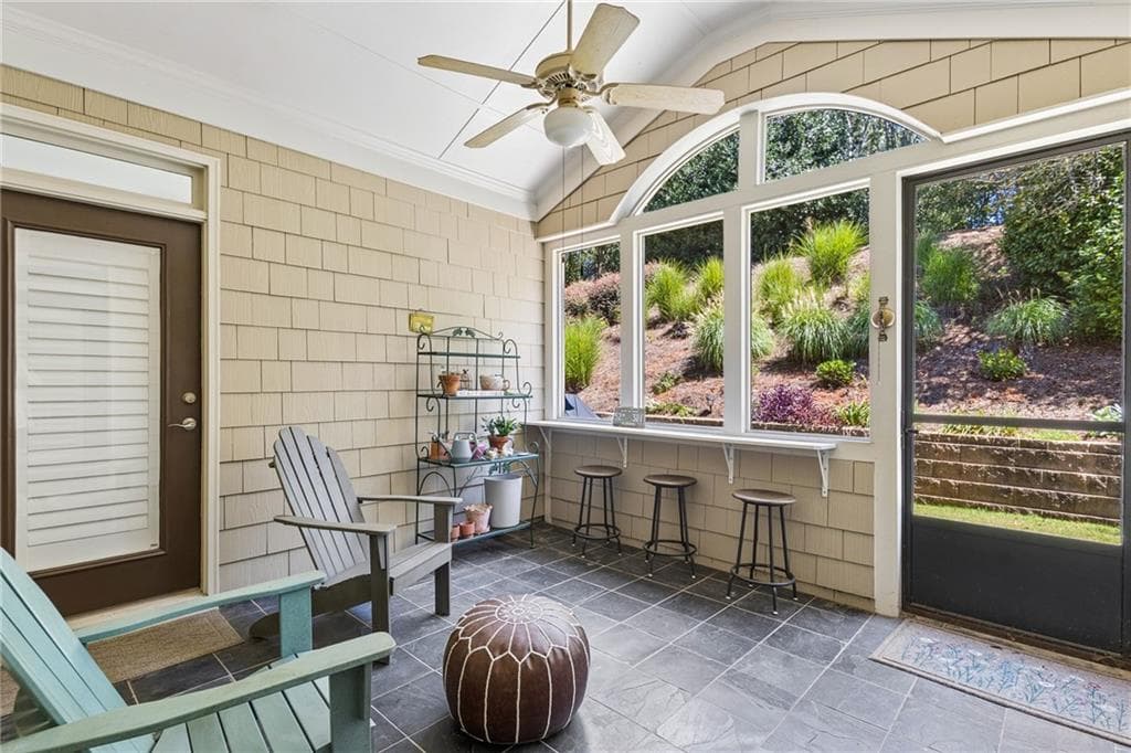 3 bedroom, 3 bathroom, 2,216 sq ft condominium for sale at 2712 Middlecreek Way 2712, Cumming, GA 30041 — photo 4