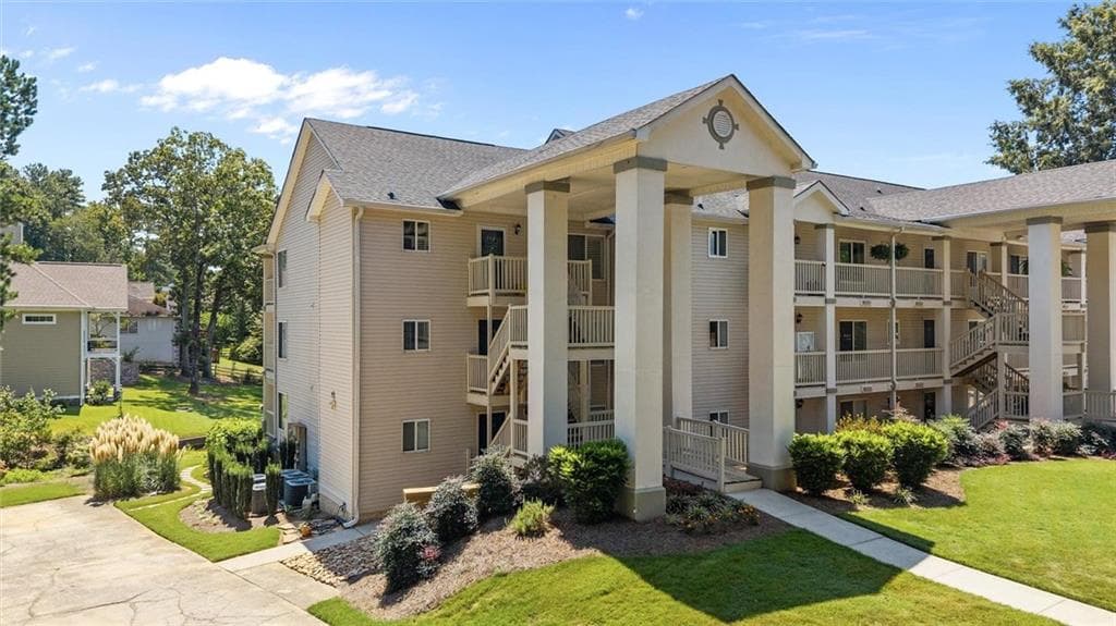 2 bedroom, 2 bathroom, 1,112 sq ft condominium for sale at 706 Berry Court, Villa Rica, GA 30180