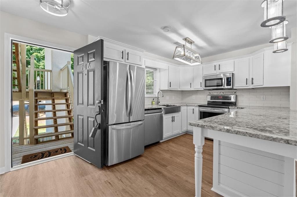2 bedroom, 2 bathroom, 1,112 sq ft condominium for sale at 706 Berry Court, Villa Rica, GA 30180 — photo 2