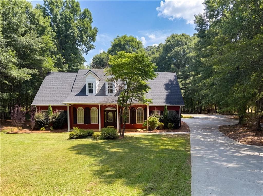 5 bedroom, 4 bathroom, 2,779 sq ft single family residence for sale at 346 Carnation Drive, Social Circle, GA 30025 — photo 2