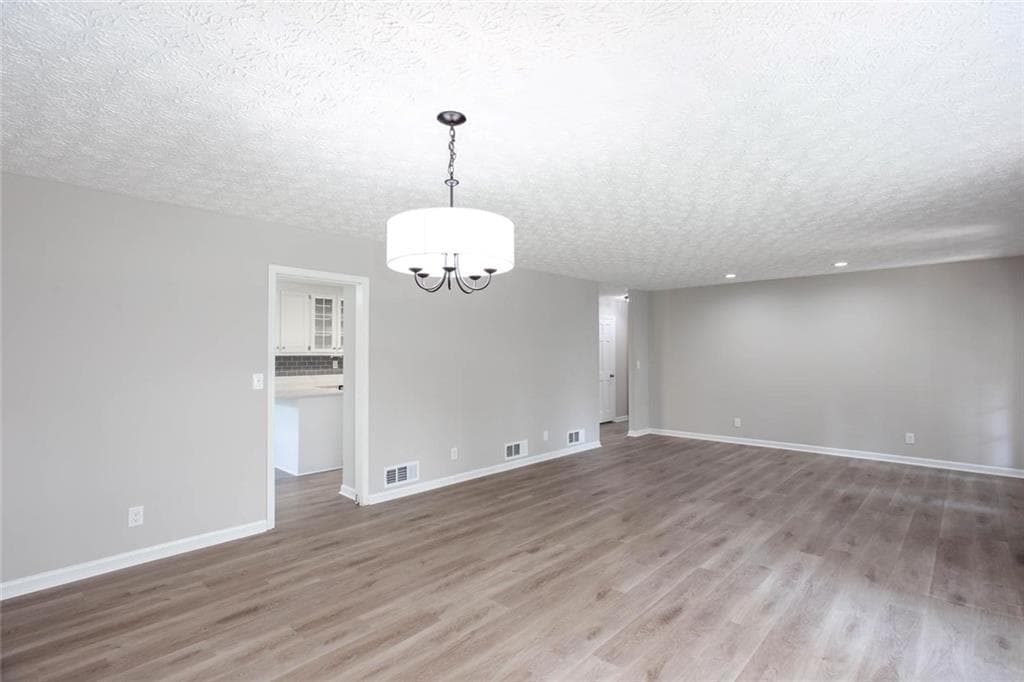 3 bedroom, 3 bathroom, 2,688 sq ft single family residence under contract at 185 Lakeshore Circle, Acworth, GA 30101 — photo 7