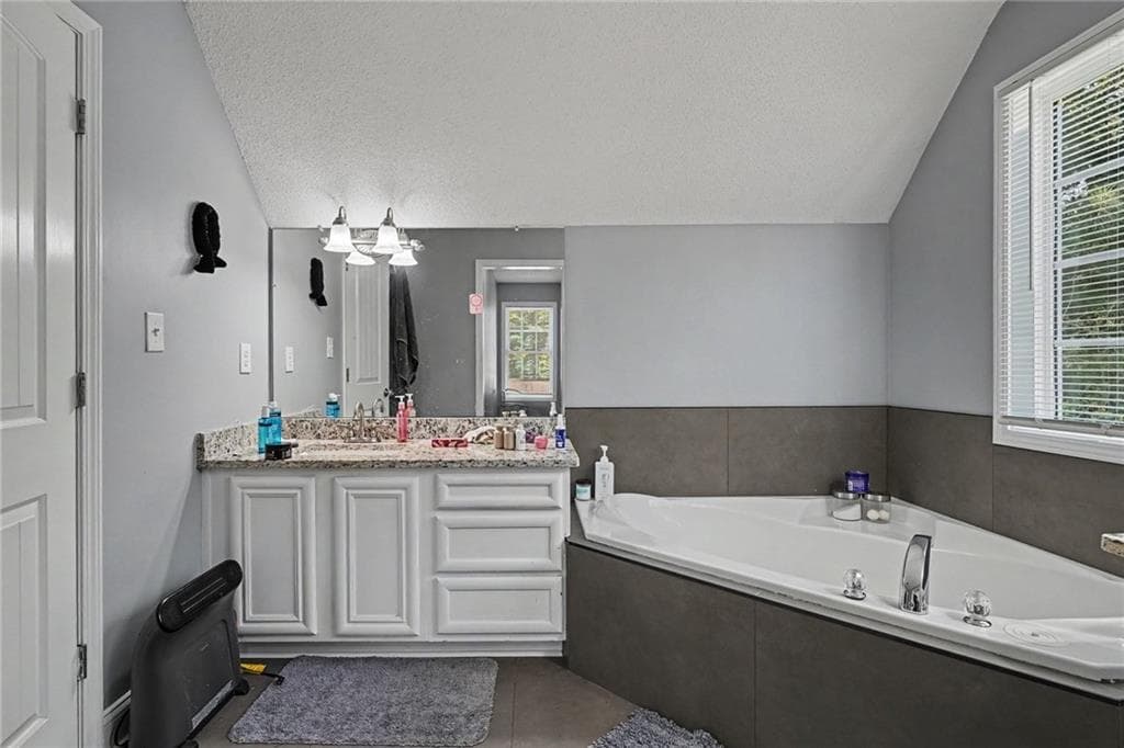4 bedroom, 3 bathroom, 2,932 sq ft single family residence for sale at 12911 Wyatt Circle, Hampton, GA 30228 — photo 5