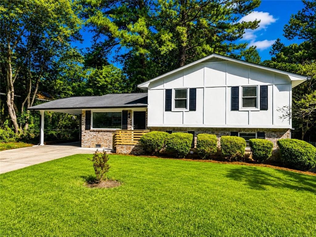 4 bedroom, 2 bathroom, 1,804 sq ft single family residence under contract at 170 Peachtree Court, Riverdale, GA 30274