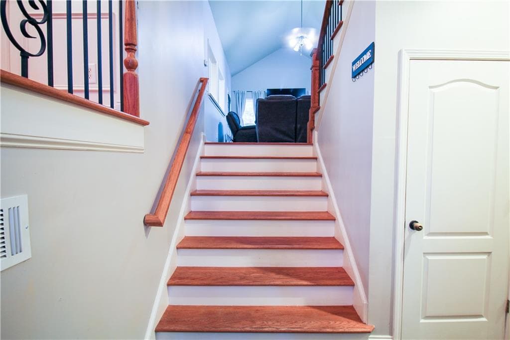 4 bedroom, 3 bathroom, 2,049 sq ft single family residence for sale at 80 Palmer Court, Jefferson, GA 30549 — photo 4