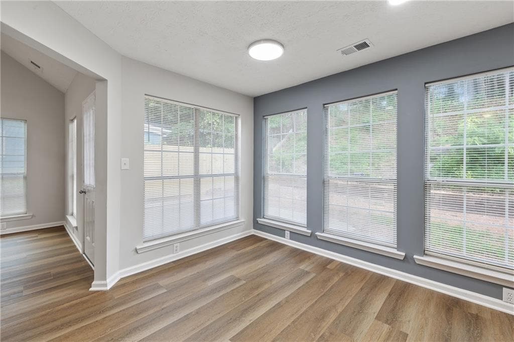 3 bedroom, 3 bathroom, 1,771 sq ft single family residence under contract at 695 Durham Ridge Drive, Lilburn, GA 30047 — photo 3