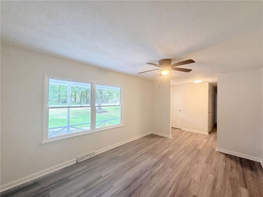 3 bedroom, 2 bathroom, 1,296 sq ft single family residence for sale at 1181 Bouldercrest Circle, Watkinsville, GA 30677 — photo 3