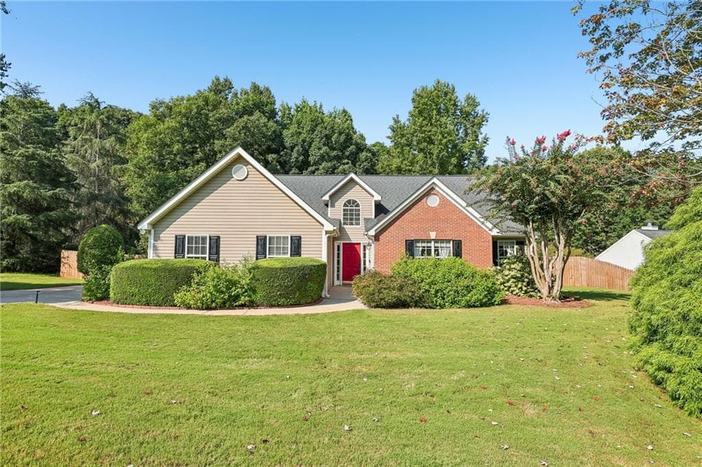 3 bedroom, 2 bathroom, 1,852 sq ft single family residence for sale at 4672 Devencrest Lane, Buford, GA 30519 — photo 1 of 25