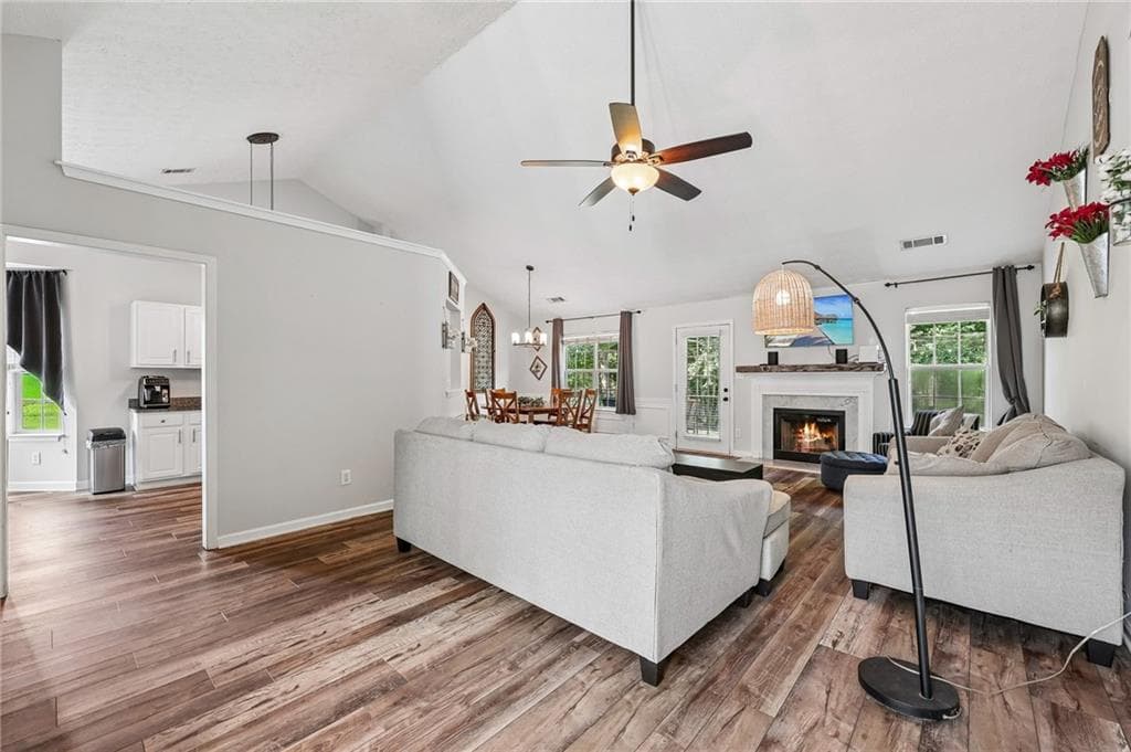 3 bedroom, 2 bathroom, 1,852 sq ft single family residence for sale at 4672 Devencrest Lane, Buford, GA 30519 — photo 3