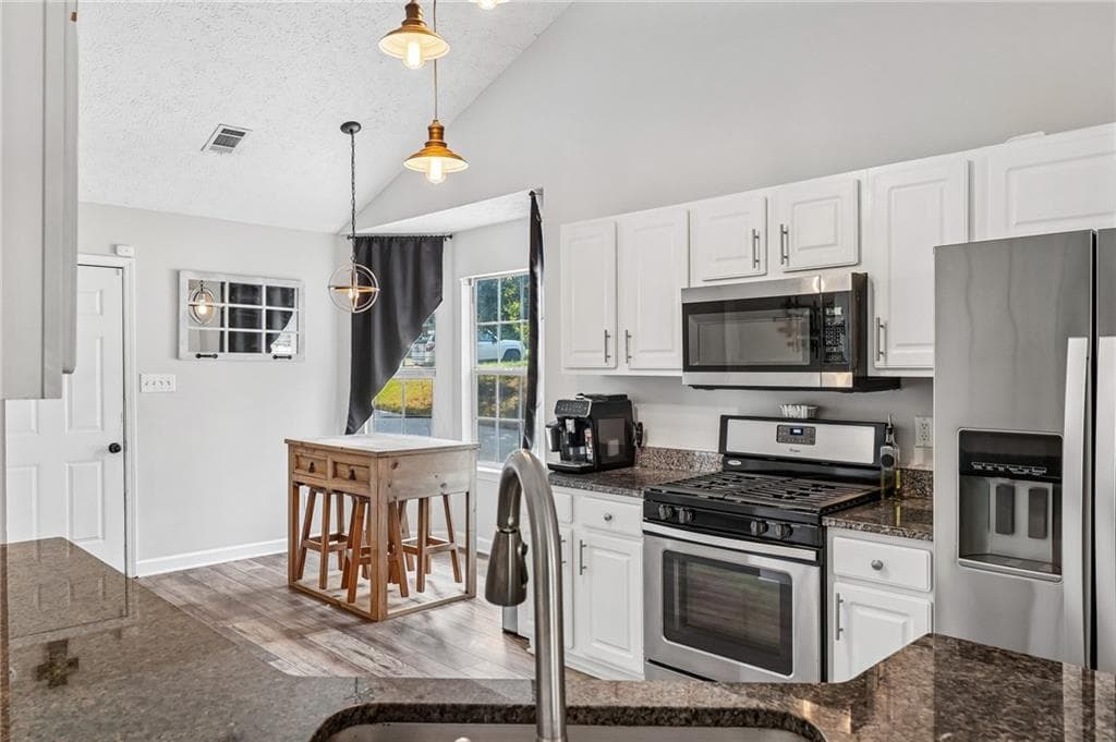 3 bedroom, 2 bathroom, 1,852 sq ft single family residence for sale at 4672 Devencrest Lane, Buford, GA 30519 — photo 7