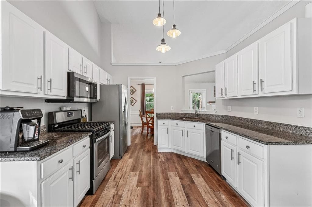 3 bedroom, 2 bathroom, 1,852 sq ft single family residence for sale at 4672 Devencrest Lane, Buford, GA 30519 — photo 8