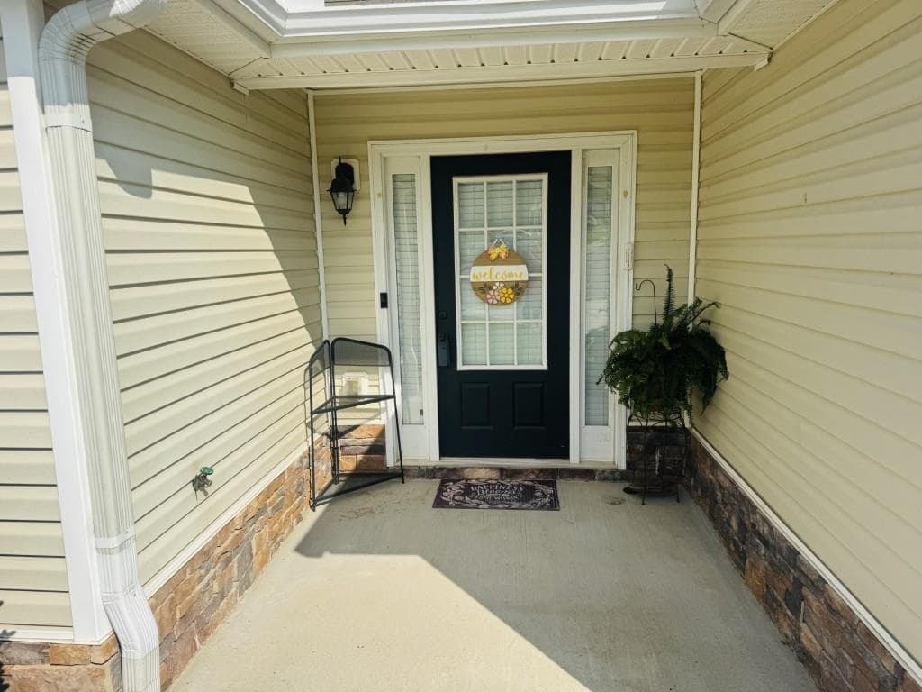 3 bedroom, 2 bathroom, 1,642 sq ft single family residence for sale at 110 Manchester Lane, Jefferson, GA 30549 — photo 4