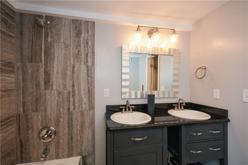 3 bedroom, 2 bathroom, 1,508 sq ft single family residence for sale at 865 Hall Street, Atlanta, GA 30318 — photo 7