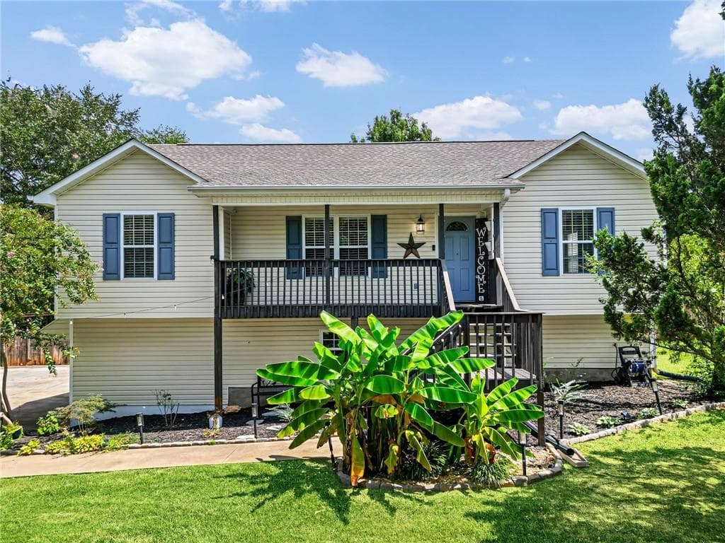 5 bedroom, 3 bathroom, 2,578 sq ft single family residence under contract at 11 Wood Chase Court, Villa Rica, GA 30180