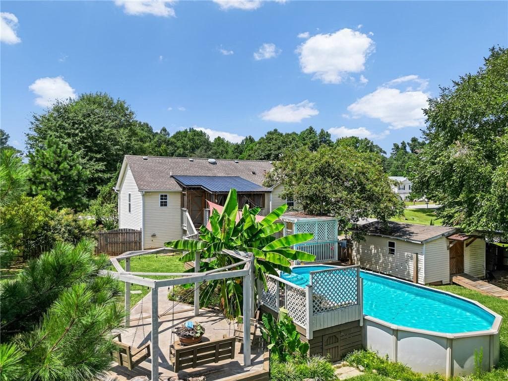 5 bedroom, 3 bathroom, 2,578 sq ft single family residence under contract at 11 Wood Chase Court, Villa Rica, GA 30180 — photo 2