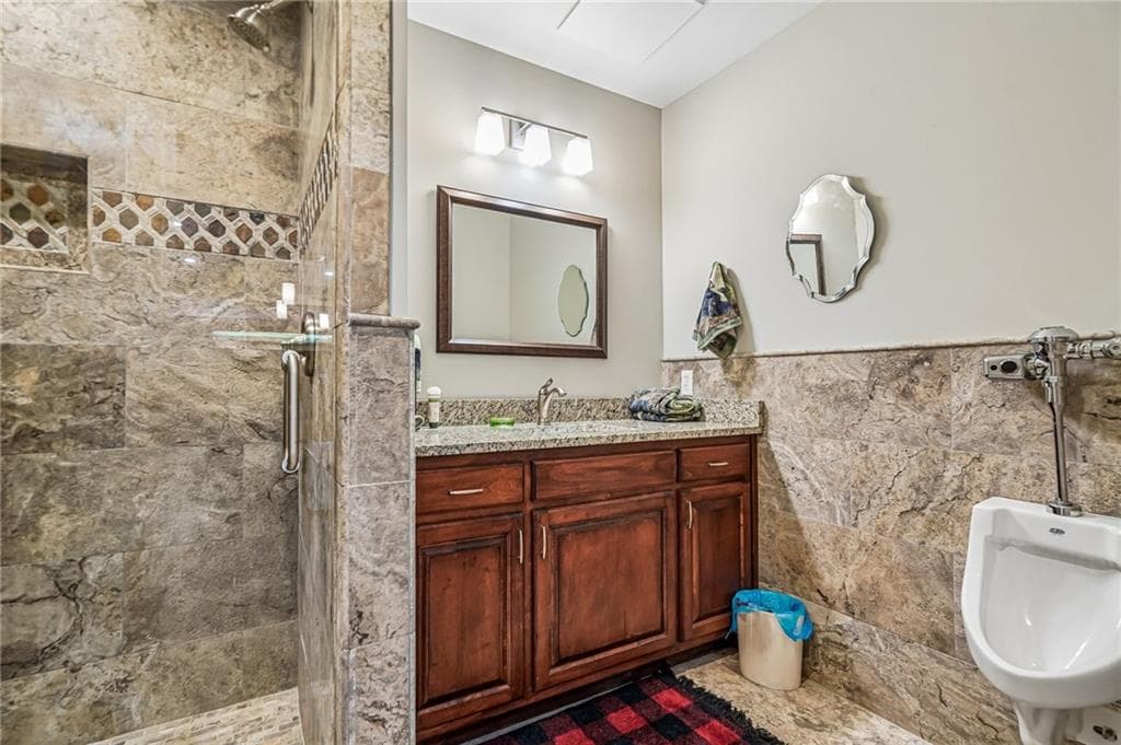 5 bedroom, 4 bathroom, 4,100 sq ft single family residence for sale at 5448 Speckled Wood Lane, Gainesville, GA 30506 — photo 8