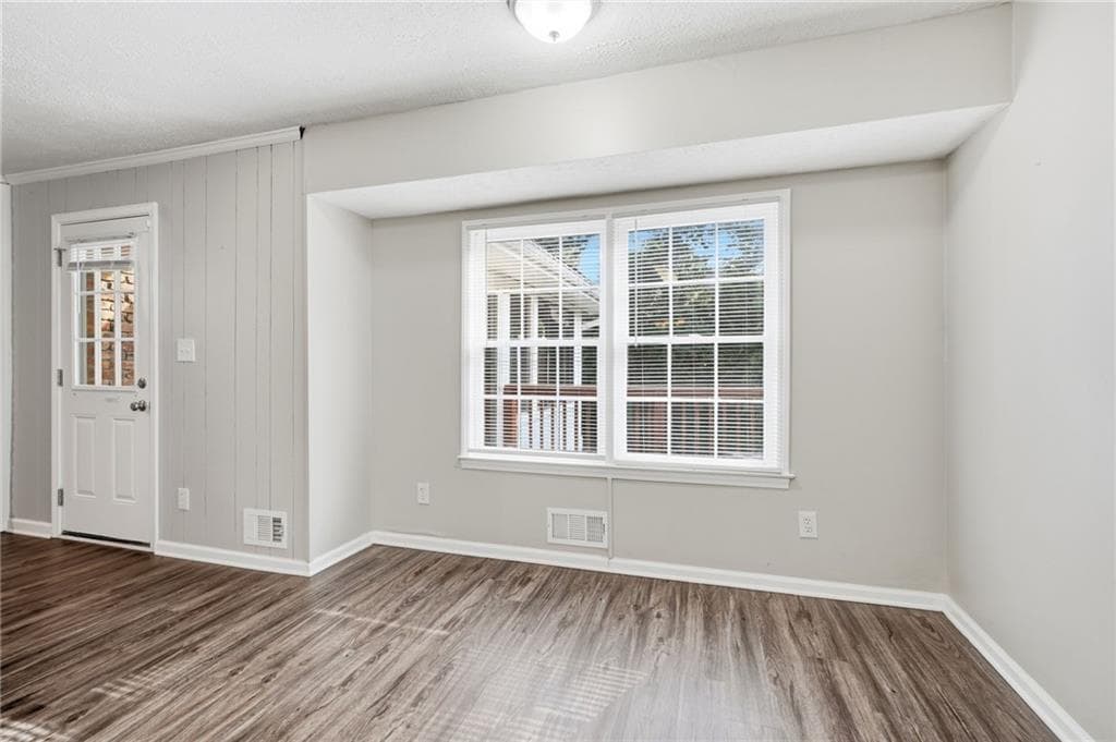3 bedroom, 3 bathroom, 2,566 sq ft single family residence for sale at 4270 Cove Way, Marietta, GA 30067 — photo 9