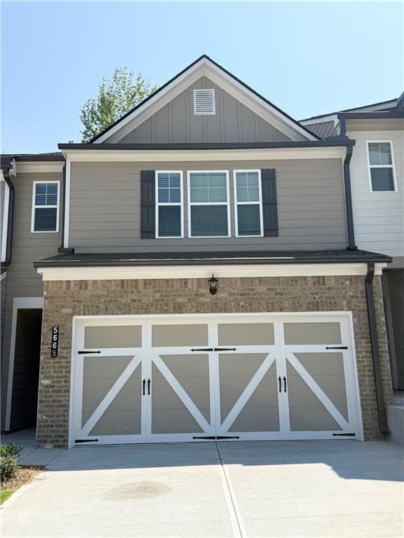 3 bedroom, 3 bathroom, 1,759 sq ft townhouse for sale at 5665 Overview Drive, Flowery Branch, GA 30542 — photo 2