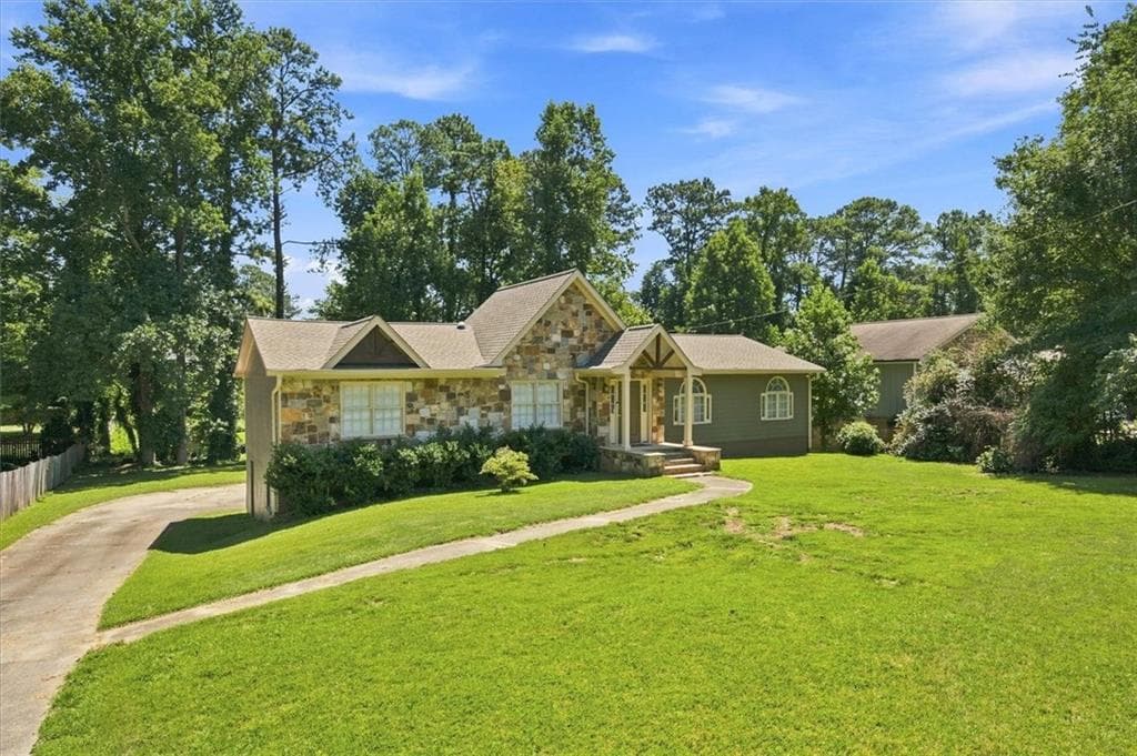 3 bedroom, 2 bathroom, 2,807 sq ft single family residence for sale at 2946 Missy Drive, Marietta, GA 30062 — photo 2