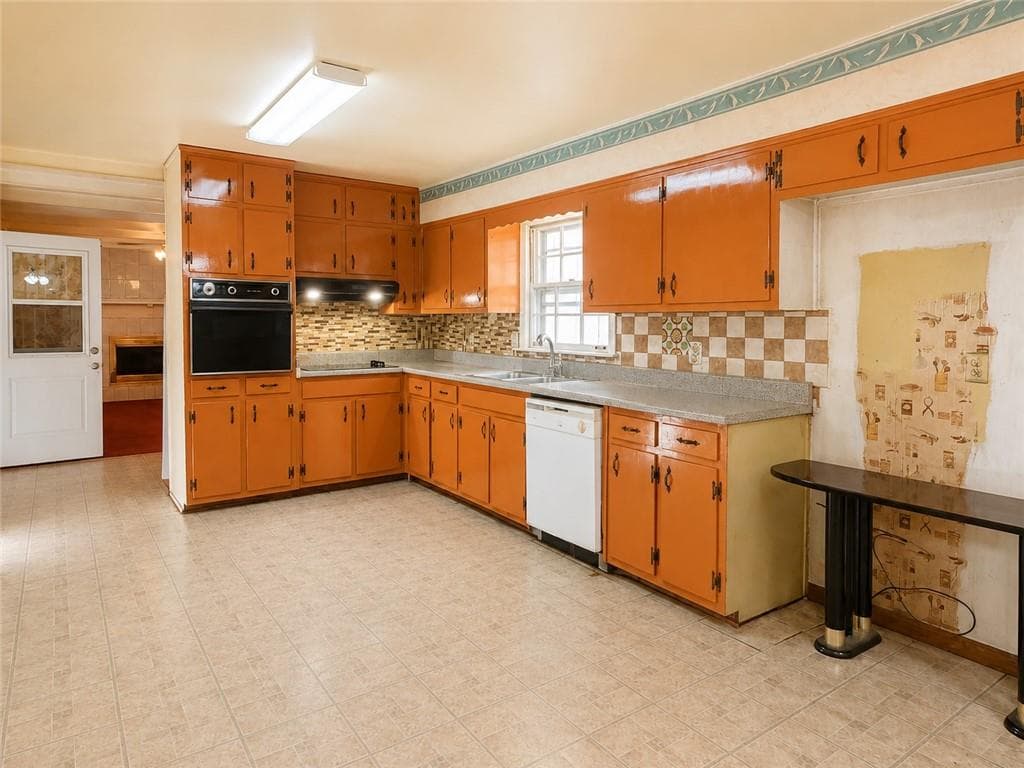 6 bedroom, 2 bathroom, 2,658 sq ft single family residence for sale at 1846 Joppa Lane, Tucker, GA 30084 — photo 5