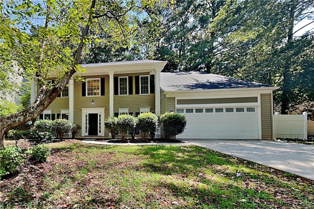4 bedroom, 3 bathroom, 2,634 sq ft single family residence for rent at 10035 Feather Sound Court, Alpharetta, GA 30022 for $3,150 a month — photo 1 of 22