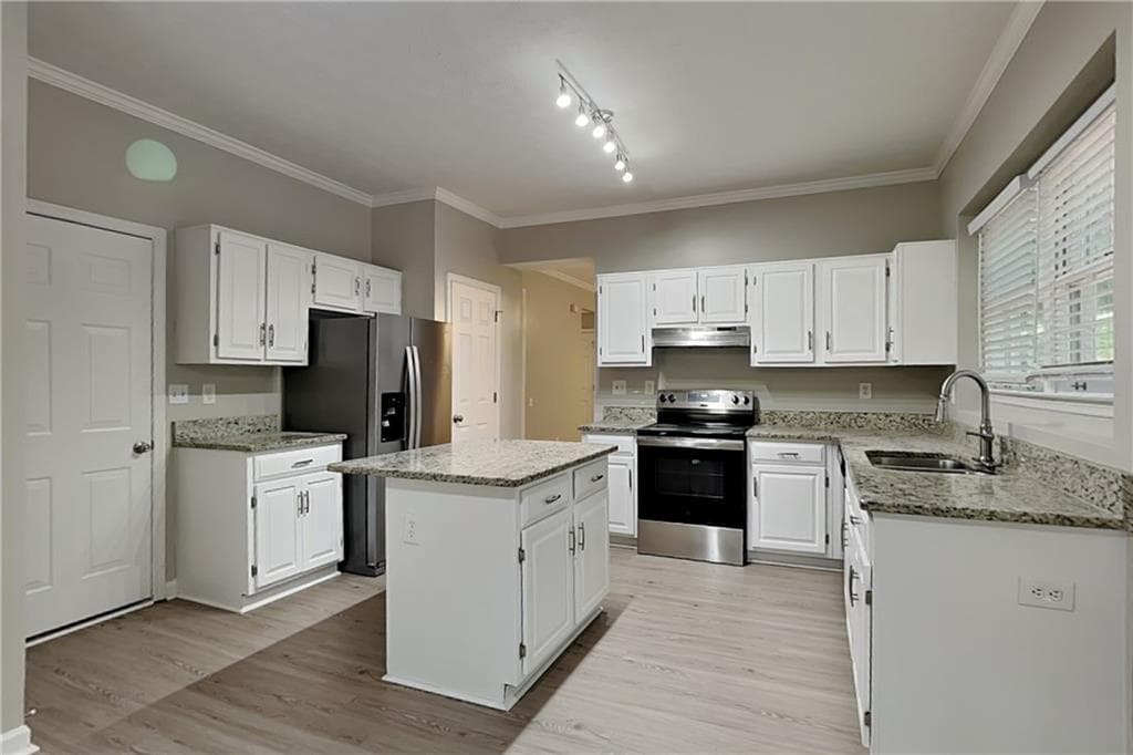 4 bedroom, 3 bathroom, 2,634 sq ft single family residence for rent at 10035 Feather Sound Court, Alpharetta, GA 30022 for $3,150 a month — photo 5