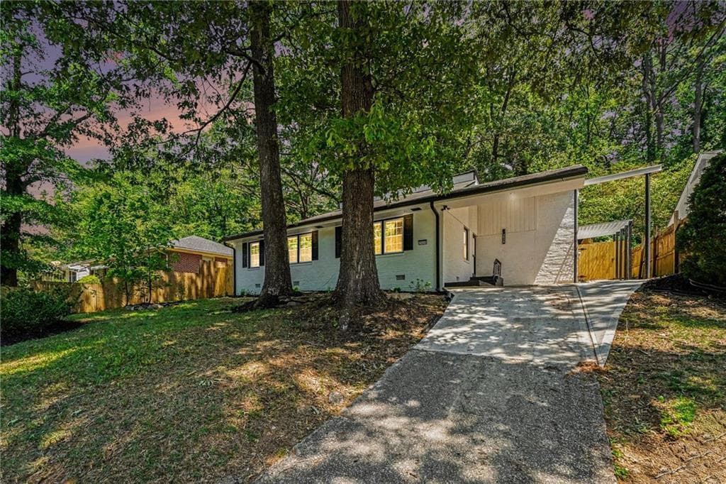 4 bedroom, 3 bathroom, 2,422 sq ft single family residence for sale at 2828 Cloverhurst Drive, East Point, GA 30344 — photo 2