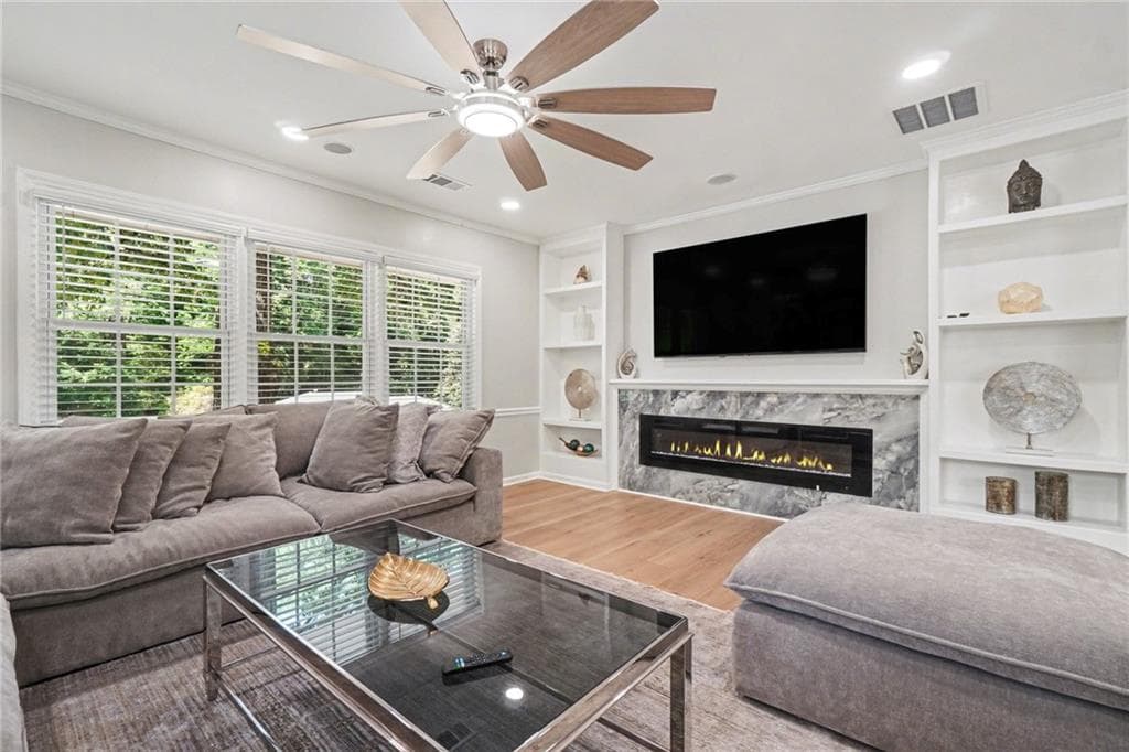 4 bedroom, 3 bathroom, 2,422 sq ft single family residence for sale at 2828 Cloverhurst Drive, East Point, GA 30344 — photo 3