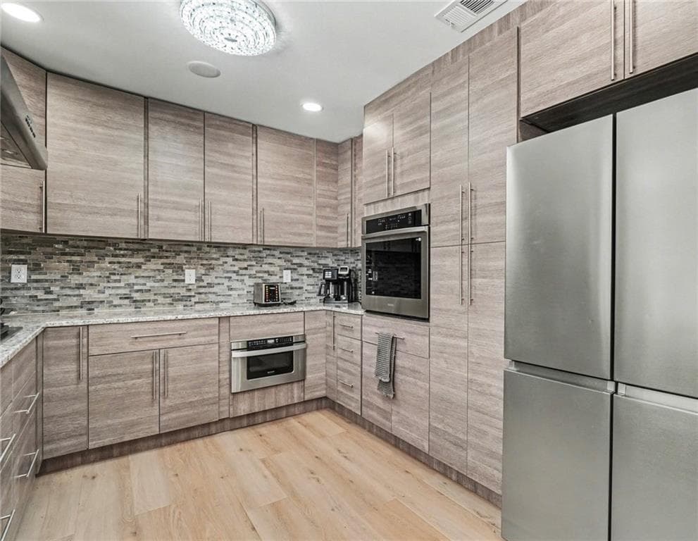 4 bedroom, 3 bathroom, 2,422 sq ft single family residence for sale at 2828 Cloverhurst Drive, East Point, GA 30344 — photo 8