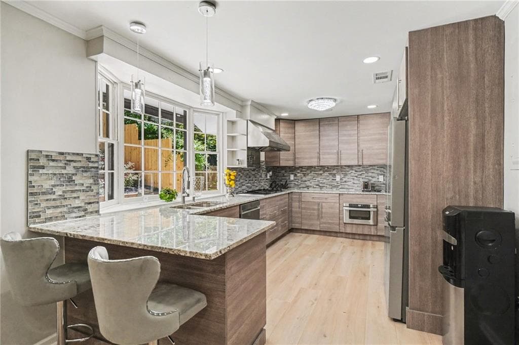4 bedroom, 3 bathroom, 2,422 sq ft single family residence for sale at 2828 Cloverhurst Drive, East Point, GA 30344 — photo 10