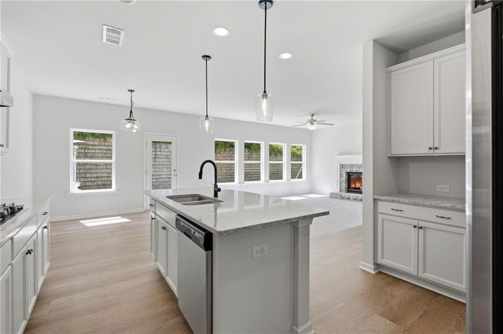 5 bedroom, 3 bathroom, 2,822 sq ft single family residence for sale at 6135 Banyan Trail, Cumming, GA 30028 — photo 6