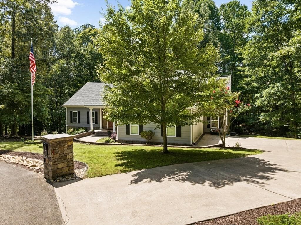 4 bedroom, 3 bathroom, 3,950 sq ft single family residence for sale at 45 Hemlock Court, Talking Rock, GA 30175 — photo 7
