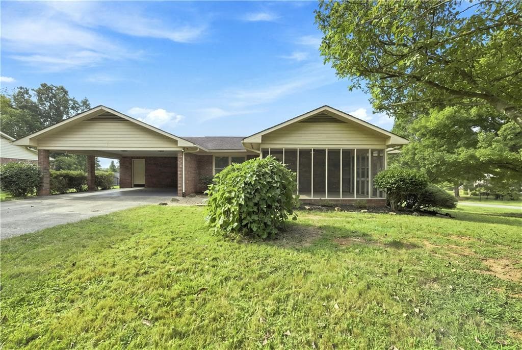3 bedroom, 3 bathroom, 2,804 sq ft single family residence for sale at 208 Woodland Circle, Calhoun, GA 30701 — photo 3