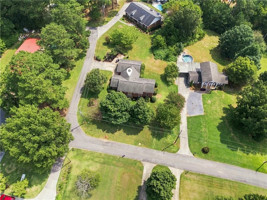 3 bedroom, 3 bathroom, 2,804 sq ft single family residence for sale at 208 Woodland Circle, Calhoun, GA 30701 — photo 4